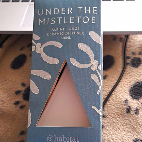 Habitat under the mistletoe - habitat,